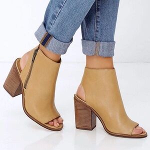 Steve Madden Women's Size 6.5 Terraa Tan Leather Peep Toe Booties